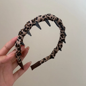 Padded leopard print headband with non-slip teeth for women's elegant hair styling