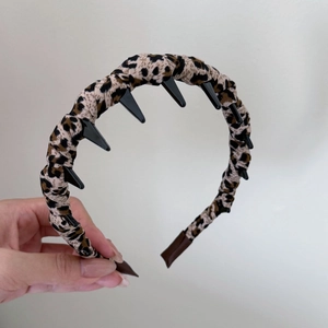 Leopard Print Fabric Wrapped Headband With Teeth Non-slip High Top Hair Band Fashion Hair Accessories For Women