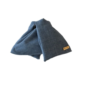 Haarklammer aus blauem Denim mit Vintage-Schleife und goldenem Markenschild