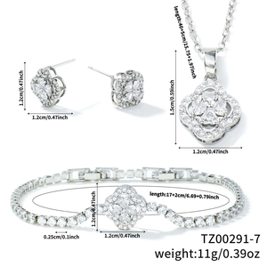 Detailed size parameters of silver four-leaf clover jewelry set with white zirconia