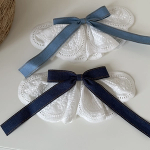 Barrette à nœud en jean avec bordure en dentelle blanche style floral élégant