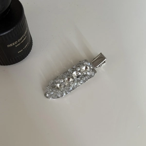 Elegant silver duckbill hair clip with sparkling rhinestones and white pearls inlay