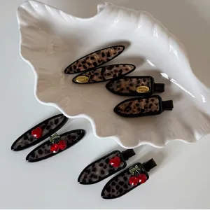 Französischer Vintage Leopardenmuster Metall Haarklammer Für Damen Retro Mode Acetat Harz Strass Kirsche Herz Pony-Clip Haarschmuck