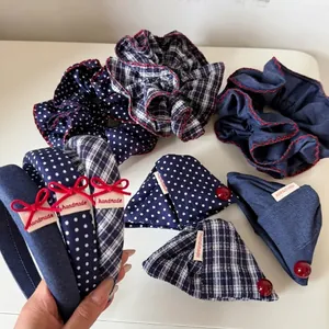Collection d'Accessoires de Cheveux en Tissu Denim Fait à la Main pour Femmes Bleu Marine Pois Plaid Nœud Serre-tête Chouchous Pinces à Cheveux Requin