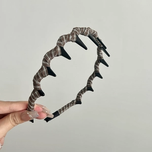 Retro brown plaid fabric headband with non-slip teeth for secure daily hair styling