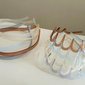 Vue détaillée de serre-têtes en acrylique aux couleurs gelée avec design antidérapant