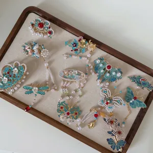Traditionelles chinesisches Emaille-Schmetterlings-Haarnadel-Set mit Perlen und Quasten