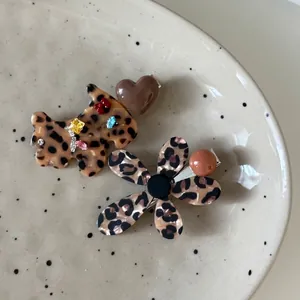 Dog shaped and flower pattern hair clips with leopard print and colorful rhinestones