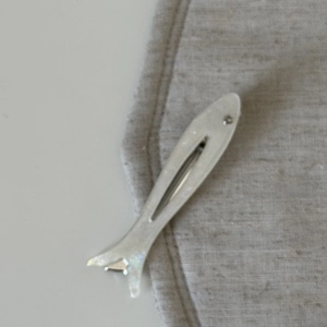 Cute fish shaped cellulose acetate hair clip with pearlescent white finish and metal grip