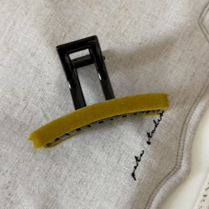 Rectangle hair claw clip with black frame and yellow velvet finish for thick hair