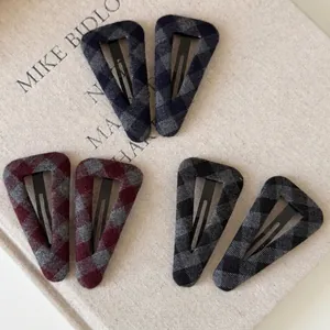 Retro-Akademie-Stil Karierter Stoff Dreieck Haarklammer BB Clip Für Damen Geometrische Pony-Klammer Preppy Haarschmuck