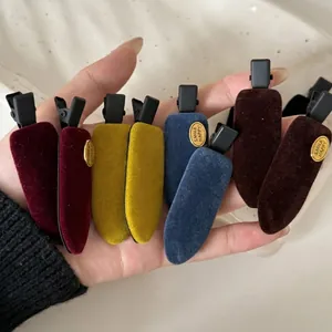 Pince à Cheveux Floquée en Velours Coréen pour Femme Étiquette Dorée Géométrique Pince Latérale Élégante Accessoires de Cheveux en PP Quotidien
