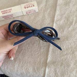 Elegant navy blue velvet bow hair claw clip with vintage Korean style for women