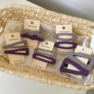 Lot de barrettes à carreaux rouges et bleus vintage aux formes géométriques variées