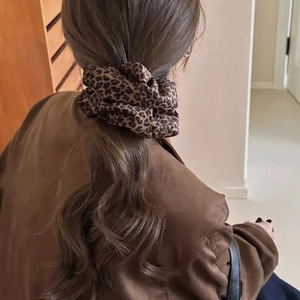 Large Leopard Print Velvet Scrunchie For Women Autumn Winter Handmade Elastic Hair Tie Fashion Commuter Hair Accessories