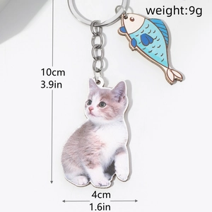 Detailed view of the 3D cat keychain with dimensions showing 10cm length and 4cm width