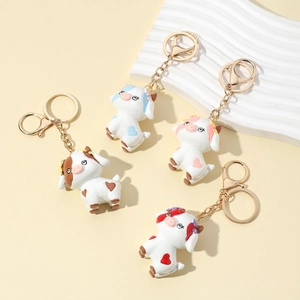 3D Cute Cartoon Cow Resin Keychain Lovely Animal Figurine Key Ring Heart Pattern Simulation Cow Bag Pendant Gift Jewelry