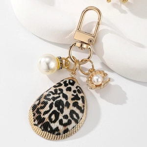 Elegant leopard print shell keychain with white pearl and gold metal lobster clasp