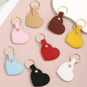 Porte-clés créatifs en cuir PU en forme de cœur de diverses couleurs avec anneau doré