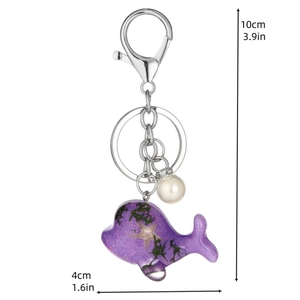 Porte-clés dauphin en résine violette avec étoile de mer et perle sur anneau argent