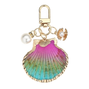 Chic leopard shell keychain with gradient pink-blue finish and elegant white pearl pendant