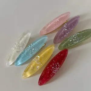 Lot de sept barrettes à cheveux colorées en résine pailletée pour femmes style doux