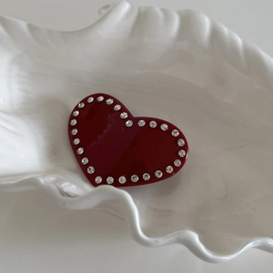 Barrette à cheveux luxe en forme de cœur avec émail rouge et cristaux brillants
