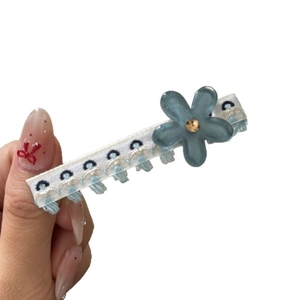 Fermaglio per capelli fatto a mano in stile coreano con fiori blu e ricami floreali