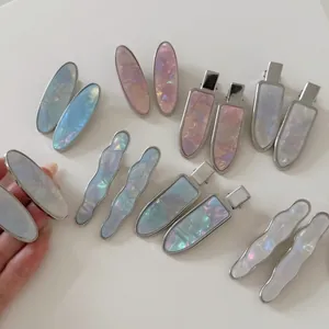 Barrettes à cheveux géométriques en acétate iridescent avec base en métal poli