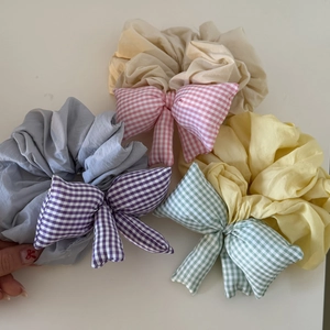 Pastel plaid scrunchies with sponge bow detail in yellow, beige and grey sets