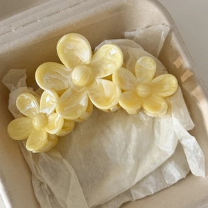 Lot de 3 pinces à cheveux fleur de frangipanier marbré jaune en coffret cadeau