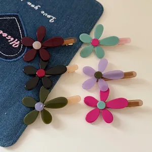 Set di sei fermagli per capelli floreali colorati in acrilico opaco e clip traslucide