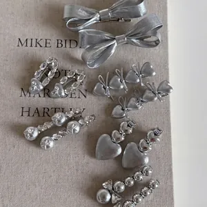 Pince à Cheveux en Alliage d'Argent avec Cœur et Nœud pour Femme Minimaliste Coréen Barrette Frange avec Strass Bijoux