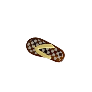 Checkered pattern flip-flop hair clip made of acetate for summer vacation styling