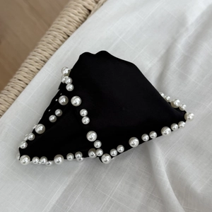 Pince à cheveux élégante en tissu noir avec perles blanches de style français chic