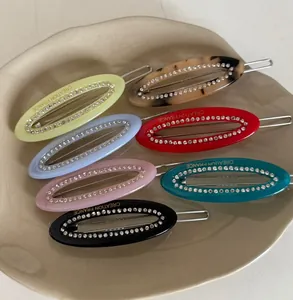 Lot de 7 barrettes à cheveux ovales de luxe avec cristaux colorés sur plateau céramique