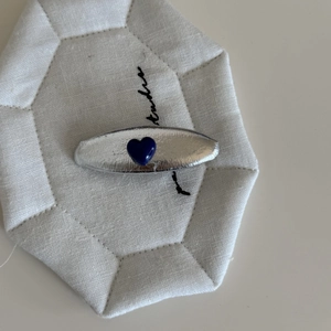 Elegant French vintage hair clip featuring a deep blue heart on a silver metallic base
