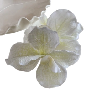 Pince à cheveux orchidée blanc crème en tissu doux pour un style de vacances élégant