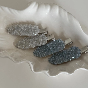 Elegant 4-piece crystal rhinestone hair clips set in blue and white on shell tray