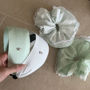 Détails de l'ensemble d'accessoires cheveux vert menthe avec chouchous dentelle et serre-têtes