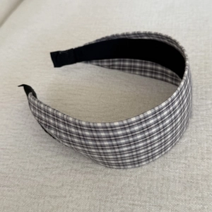 Serre-tête large vintage à carreaux bleus avec doublure noire antidérapante élégante