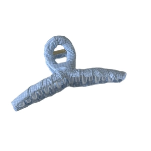 Grande pince à cheveux recouverte de tissu à carreaux bleus avec ressort en métal