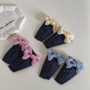 Handgefertigte Denim-Schleifen-Haarspangen-Set mit Organza-Rüschen in Rosa, Weiß und Blau