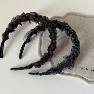 Leopard print headband with pleated mesh fabric for a high cranial top look, 2-piece set