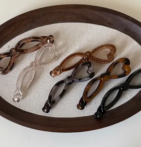 Lot de six pinces à cheveux banane en acrylique avec motifs écailles et unis
