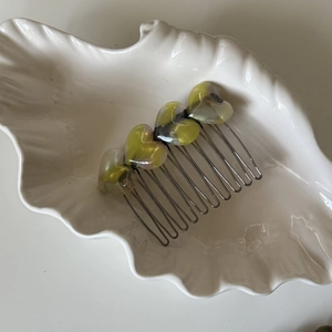 Acetate heart hair comb with gradient green pearlescent finish and silver metal teeth