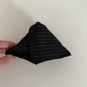 Elegante molletta per capelli in raso nero a pois bianchi per acconciature e stili femminili