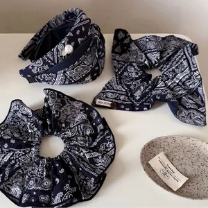 Serre-Tête avec Nœud Imprimé Paisley Bleu Marine pour Femmes Bandeau en Tissu Vintage Fait à la Main Accessoires de Cheveux Rétro