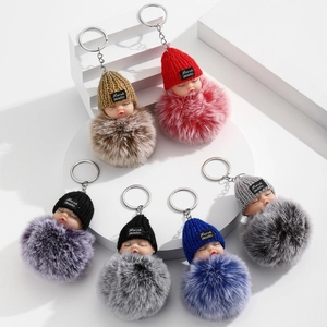 Mignon Bébé qui Dort Porte-clés Boule de Fourrure Pendentif de Sac Poupée en Peluche avec Bonnet en Maille Cadeau Femme