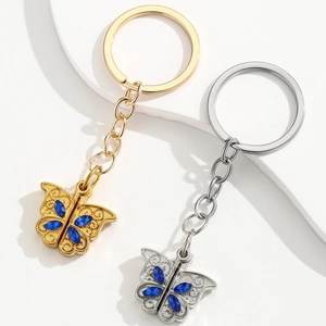 Porte-clés papillon exquis avec cristaux bleus en finitions métal or et argent